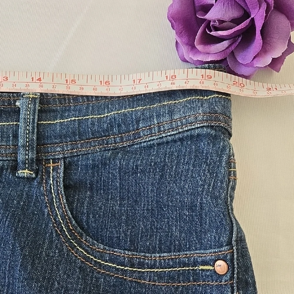 Lee Women’s Plus Size 18W Dark Wash Stretch Denim Shorts NWOT - Picture 5 of 8